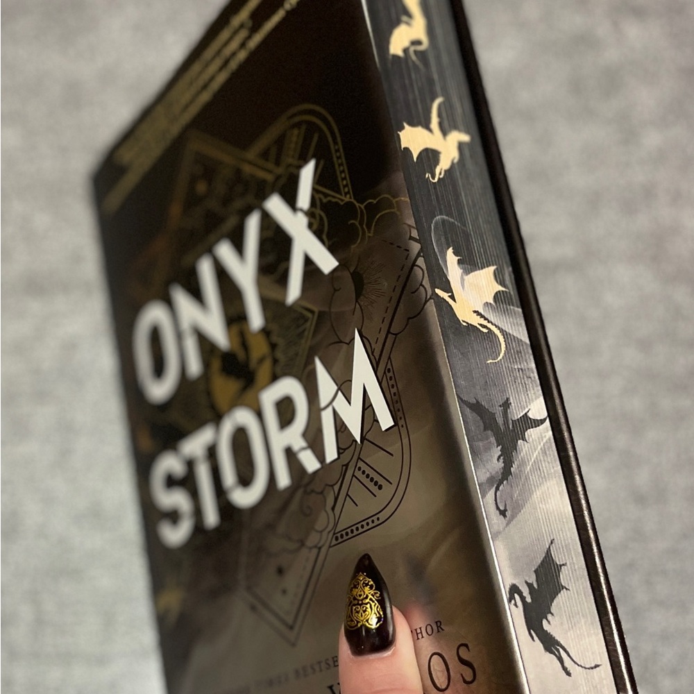 Onyx Storm by Rebecca Yarros, deluxe limited edition, sprayed edges, hardcover